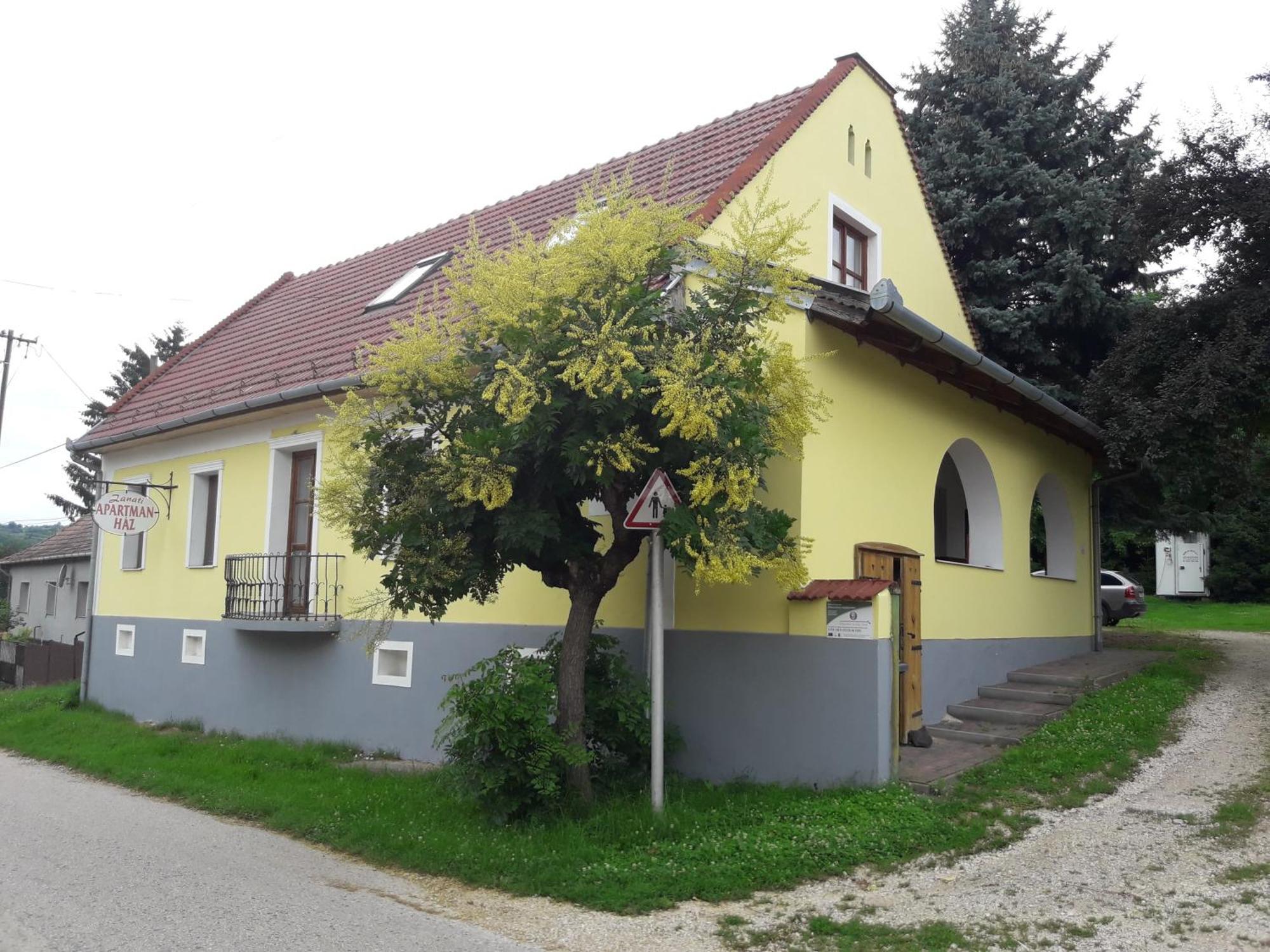 Nagykapornak Zanati Apartmannhaz מראה חיצוני תמונה